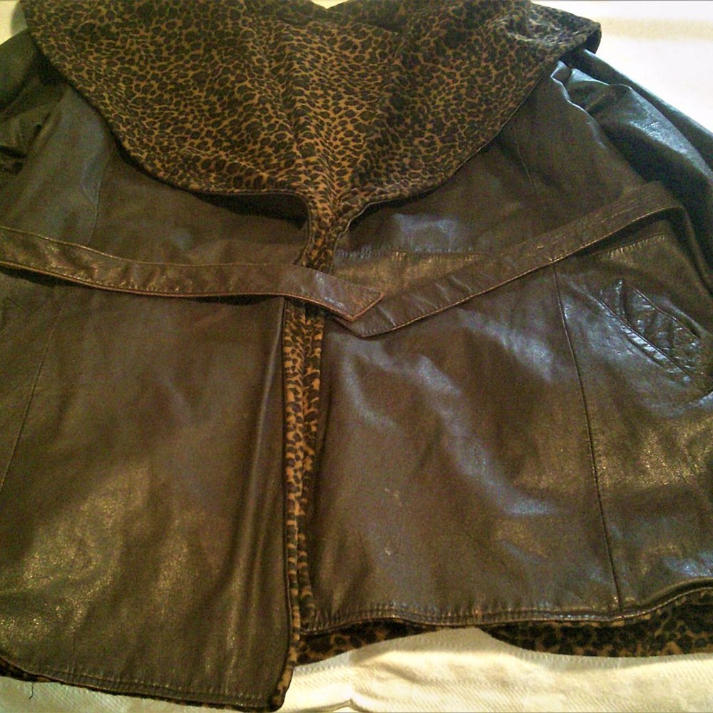 Women’s Brown Genuine Reversible Leather & Leopard Coat – Size Medium